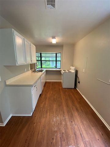 1102 Laurelhill Court, Arlington, TX 76015