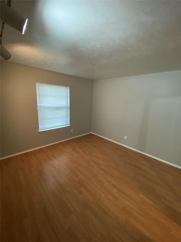 1102 Laurelhill Court, Arlington, TX 76015