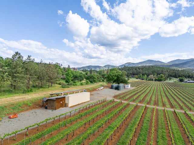 2871 Griffin Creek Road, Medford, OR 97501