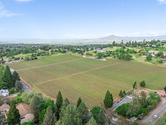 2871 Griffin Creek Road, Medford, OR 97501