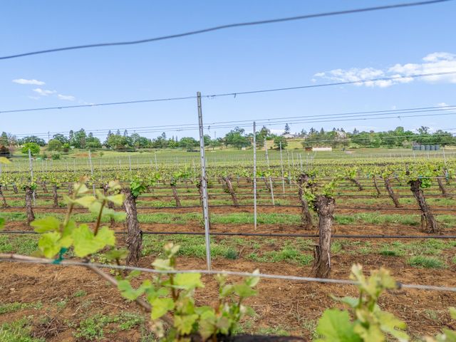 2871 Griffin Creek Road, Medford, OR 97501