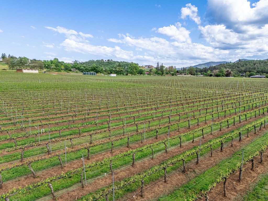 2871 Griffin Creek Road, Medford, OR 97501