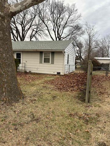 1020 S Poplar St, Newton, KS 67114