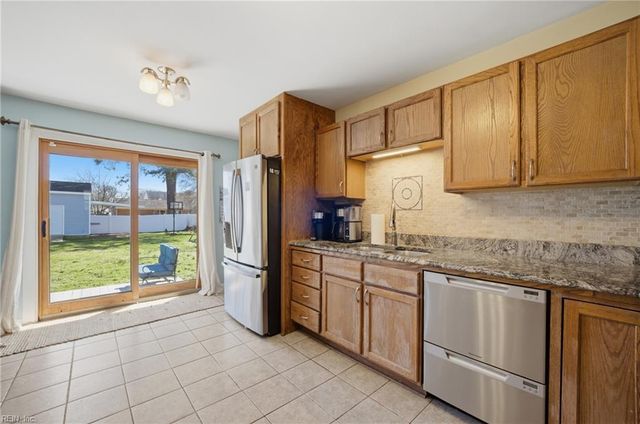 571 Viking DR, Newport News, VA 23602