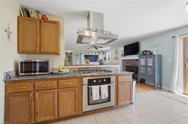 571 Viking DR, Newport News, VA 23602