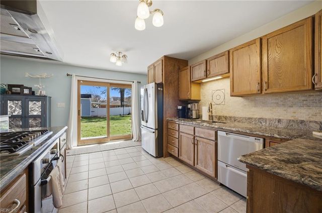 571 Viking DR, Newport News, VA 23602