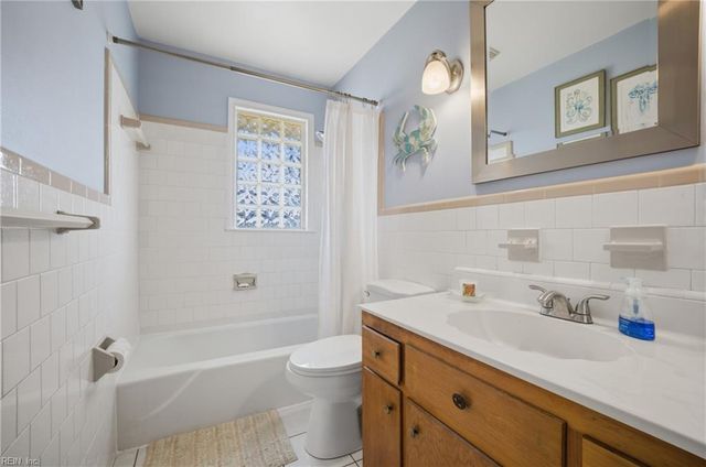 571 Viking DR, Newport News, VA 23602