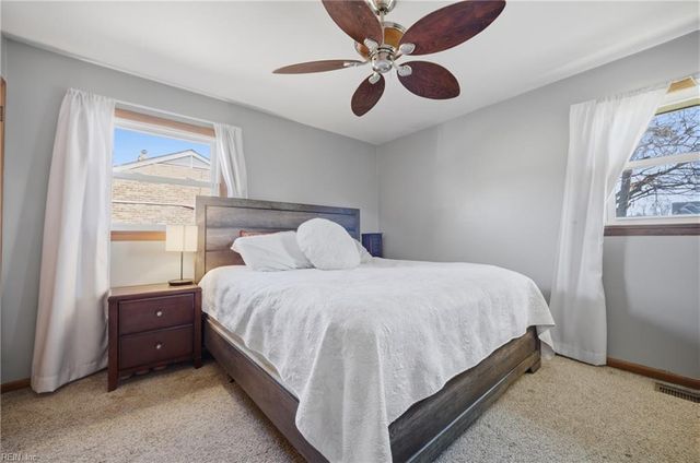 571 Viking DR, Newport News, VA 23602