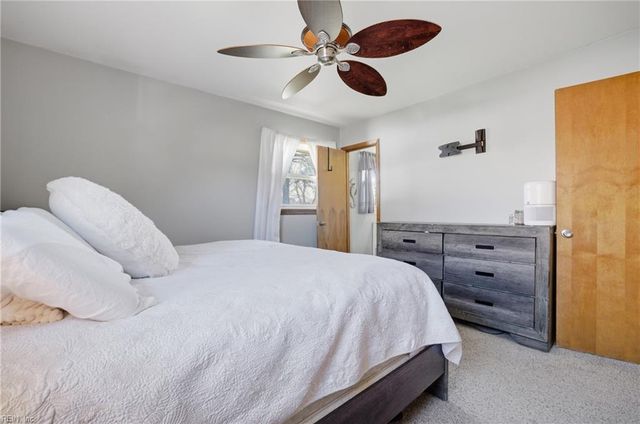 571 Viking DR, Newport News, VA 23602