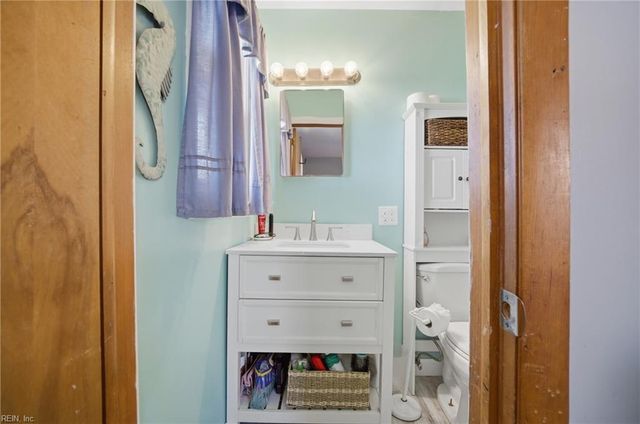 571 Viking DR, Newport News, VA 23602