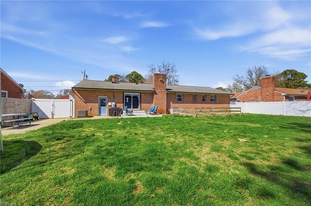 571 Viking DR, Newport News, VA 23602