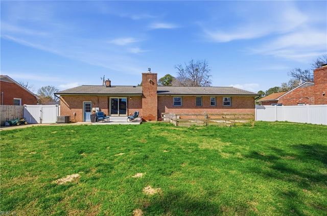 571 Viking DR, Newport News, VA 23602