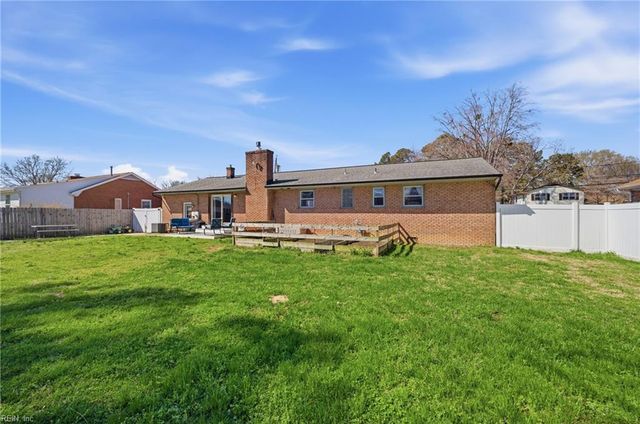 571 Viking DR, Newport News, VA 23602