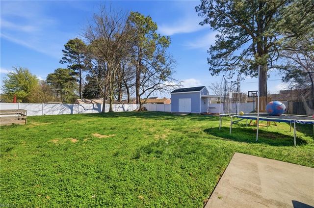 571 Viking DR, Newport News, VA 23602