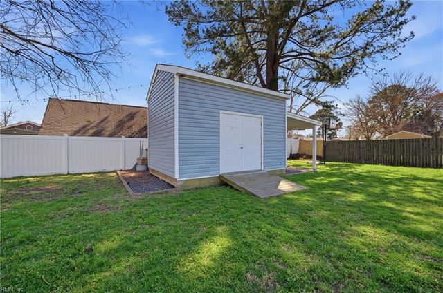 571 Viking DR, Newport News, VA 23602