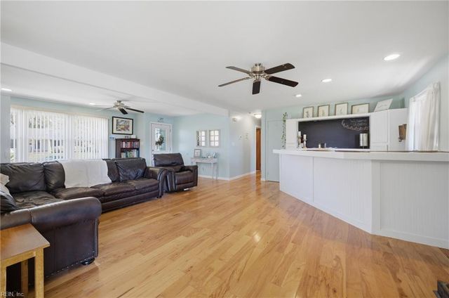 571 Viking DR, Newport News, VA 23602