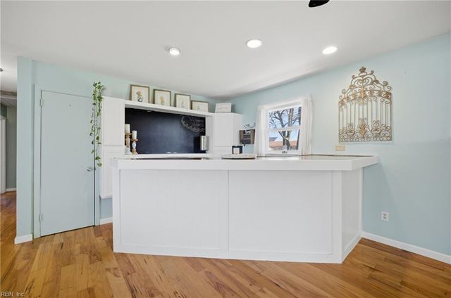 571 Viking DR, Newport News, VA 23602