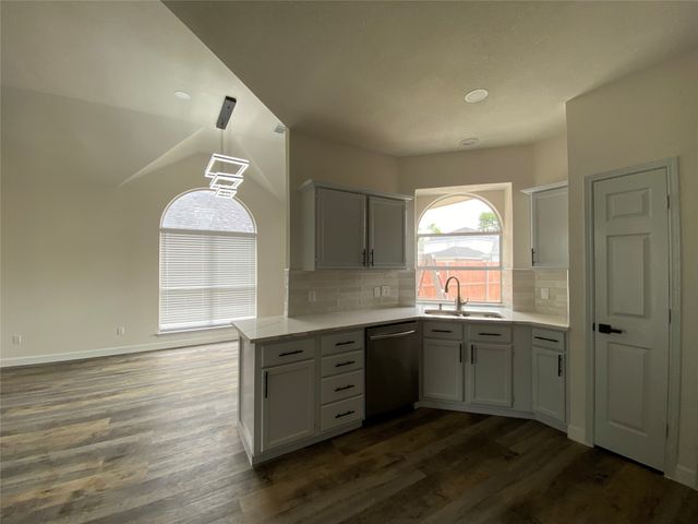 2800 Helen Lane, Mesquite, TX 75181