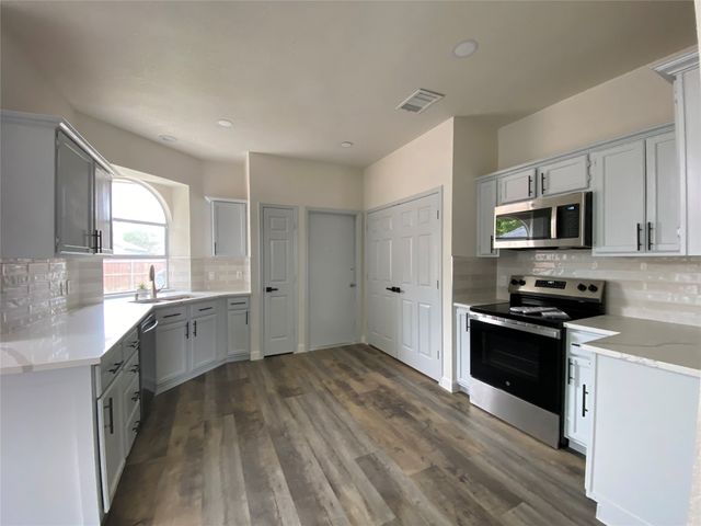 2800 Helen Lane, Mesquite, TX 75181