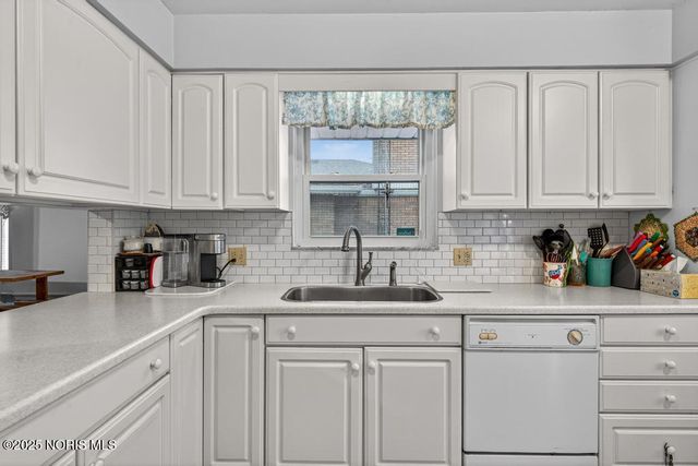 705 Regina Parkway, Toledo, OH 43612