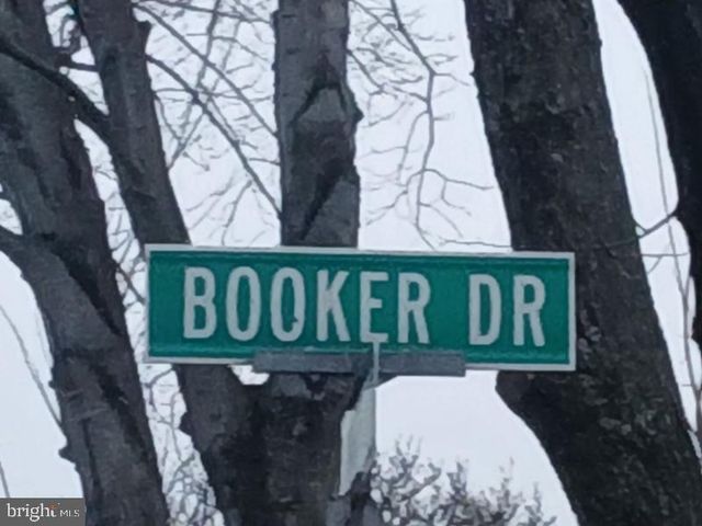 1146 BOOKER DR, Capitol Heights, MD 20743