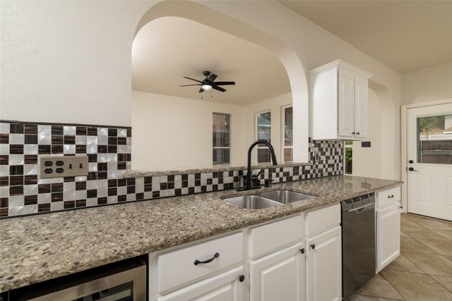 8905 Lakepointe Avenue, Rowlett, TX 75088