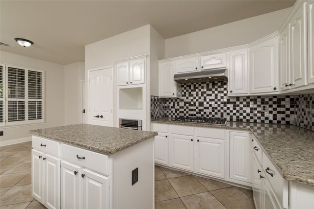 8905 Lakepointe Avenue, Rowlett, TX 75088
