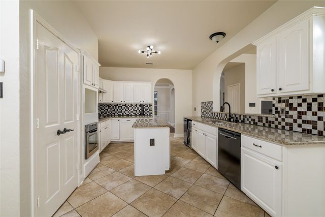 8905 Lakepointe Avenue, Rowlett, TX 75088