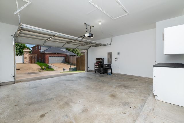 8905 Lakepointe Avenue, Rowlett, TX 75088