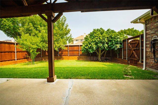 8905 Lakepointe Avenue, Rowlett, TX 75088