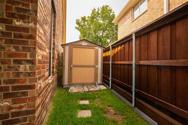 8905 Lakepointe Avenue, Rowlett, TX 75088