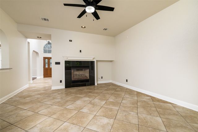 8905 Lakepointe Avenue, Rowlett, TX 75088