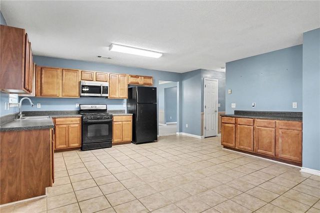 373 Kentwood Springs Drive, Hampton, GA 30228