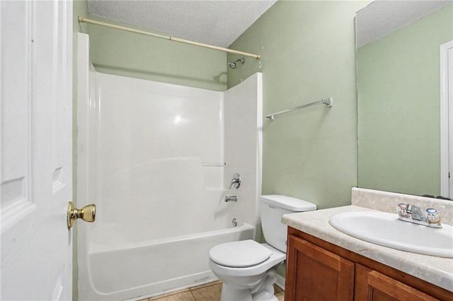373 Kentwood Springs Drive, Hampton, GA 30228
