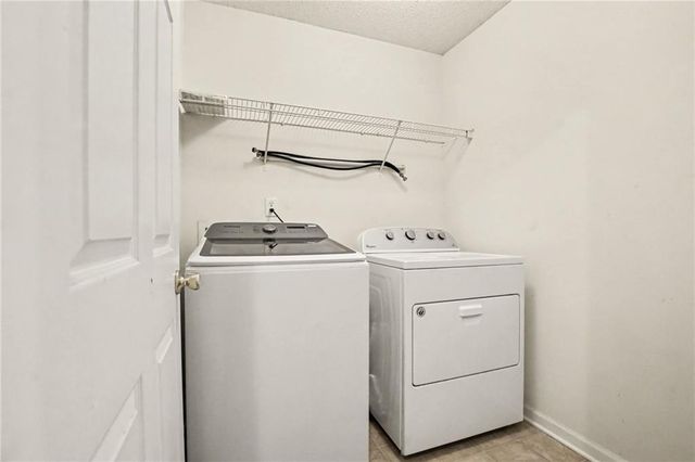 373 Kentwood Springs Drive, Hampton, GA 30228