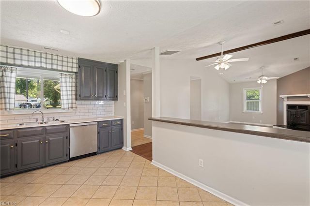 7 Sunny Meade CV, Hampton, VA 23666
