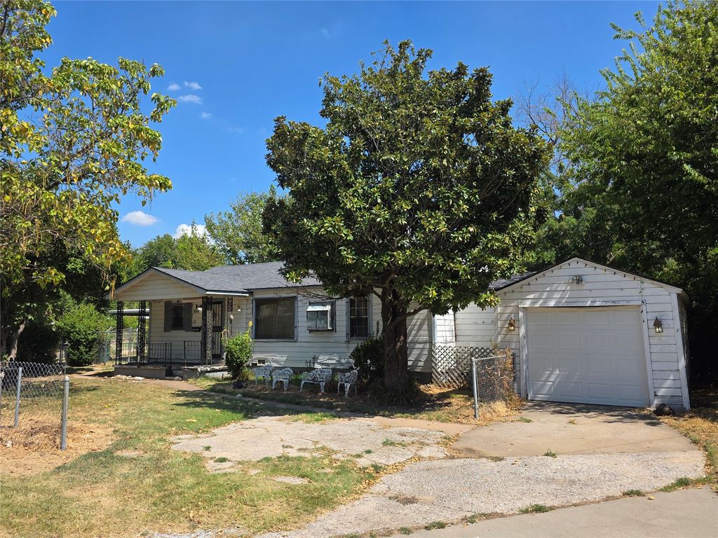 2423 N Xanthus Avenue, Tulsa, OK 74110