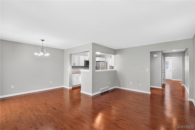 28 Cumberland St, Lancaster, NY 14086