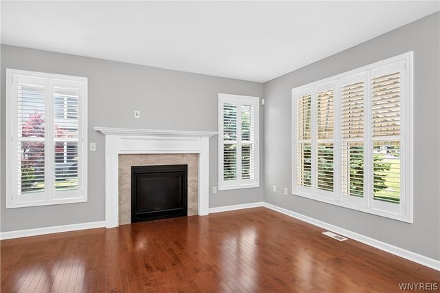 28 Cumberland St, Lancaster, NY 14086