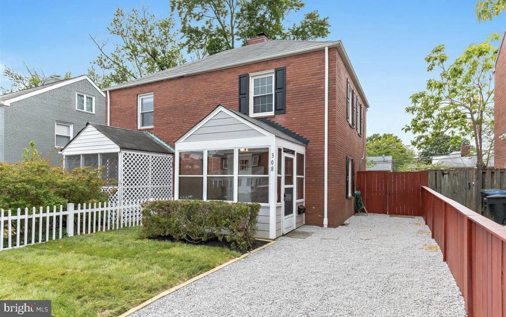 308 S VEITCH ST, Arlington, VA 22204
