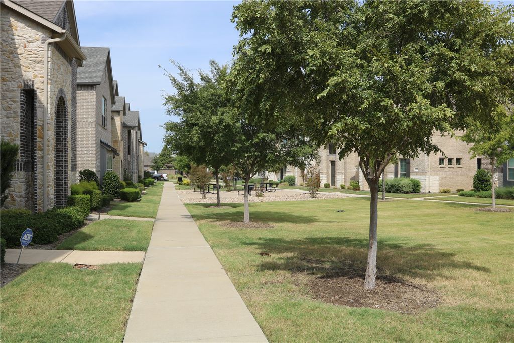 2729 Vista Park Lane, Lewisville, TX 75067 — exterior