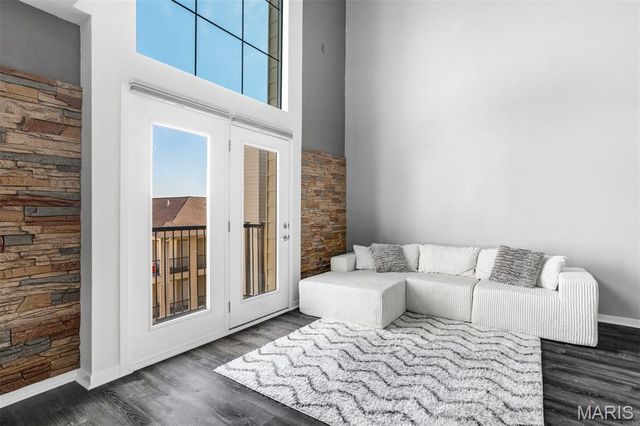 200 S Kirkwood Road 317, Kirkwood, MO 63122