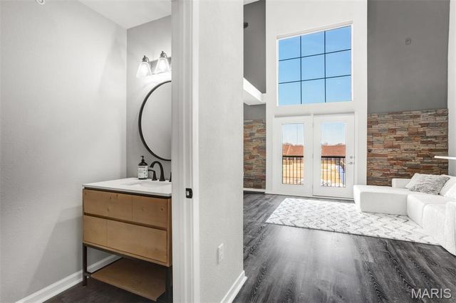 200 S Kirkwood Road 317, Kirkwood, MO 63122