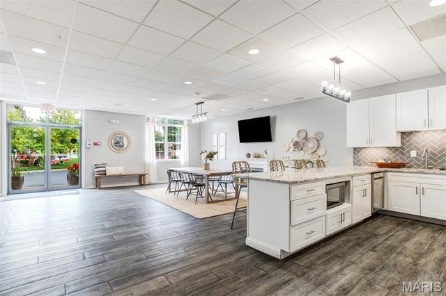 200 S Kirkwood Road 317, Kirkwood, MO 63122