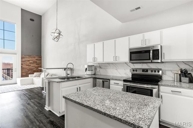 200 S Kirkwood Road 317, Kirkwood, MO 63122