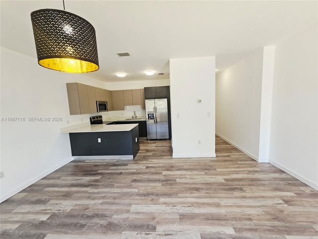 127 NE 184th Ter 127, Miami, FL 33179