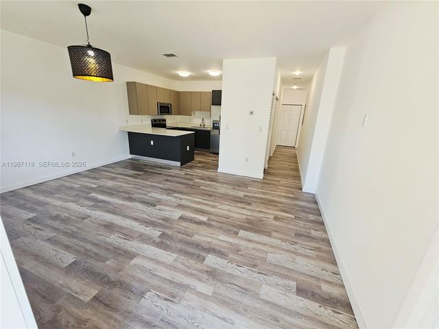 127 NE 184th Ter 127, Miami, FL 33179