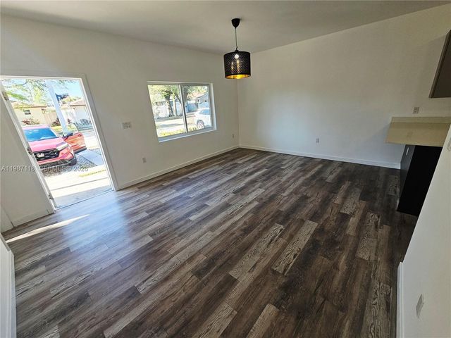 127 NE 184th Ter 127, Miami, FL 33179