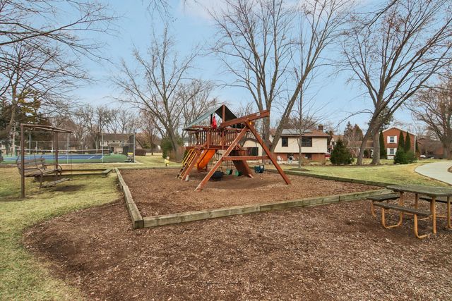 693 Exmoor Terrace, Crystal Lake, IL 60014
