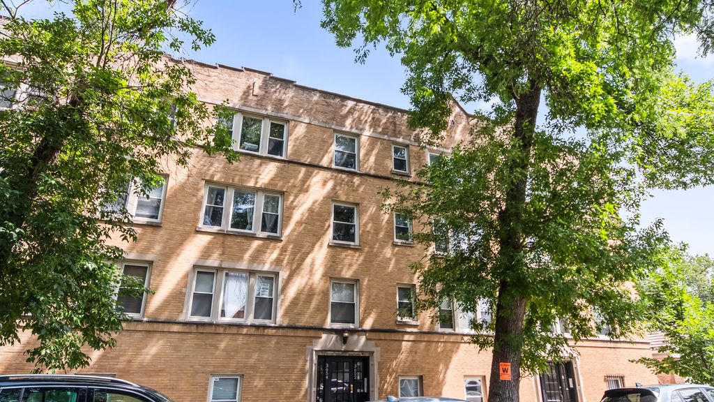 3652 W Belle Plaine Avenue 304, Chicago, IL 60618